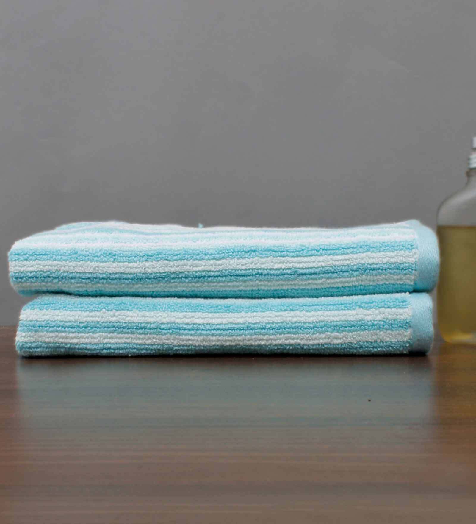 Buy Green Patterned 400 GSM Cotton Hand Towels (Set of 2) by AVI Living